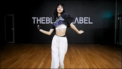 Tu fais un danse challenge avec elle mais tu as du mal avec la chorégraphie.