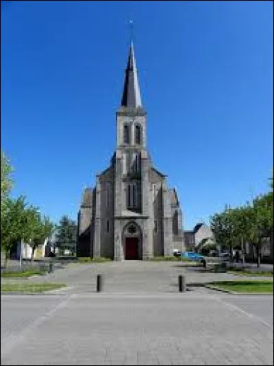 Voici l'église du Sacré-Cur, à Louverné. Ville de l'agglomération Lavalloise, elle se situe dans le département ...