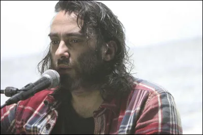 Complétez les paroles de cette chanson de Damien Saez intitulée "J'veux qu'on baise sur ma tombe" : "J'aurais aimé t'écrire / Le plus beau des poèmes / Et ... un empire / Juste pour ton sourire".