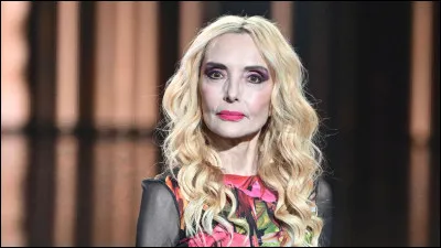 Complétez les paroles de cette chanson de Jeanne Mas dénommée "En rouge et noir" : "Si l'on m'avait ... / Tout serait si différent / J'aurais su vous pardonner / Je serais moins seule à présent".