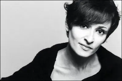 Complétez les paroles de cette chanson de Barbara nommée "Attendez que ma joie revienne" : "Il faut de mes ... anciennes / Que périsse le souvenir / Pour que, libérée de ma chaîne / Vers toi, je puisse revenir".