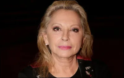 Complétez les paroles de cette chanson de Véronique Sanson appelée "Rien que de l'eau" : "Rien que de leau / De leau de pluie / De leau de là-haut / Et le soleil ... sur ta peau".