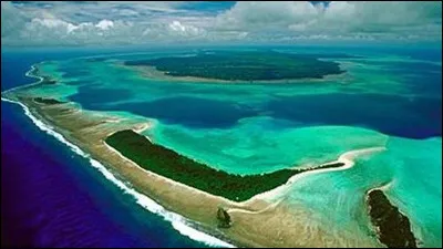 Quelle particularité présente l'organisation politique de Wallis-et-Futuna ?