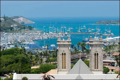 Située en outre-mer, quelle est la plus grande île française ?