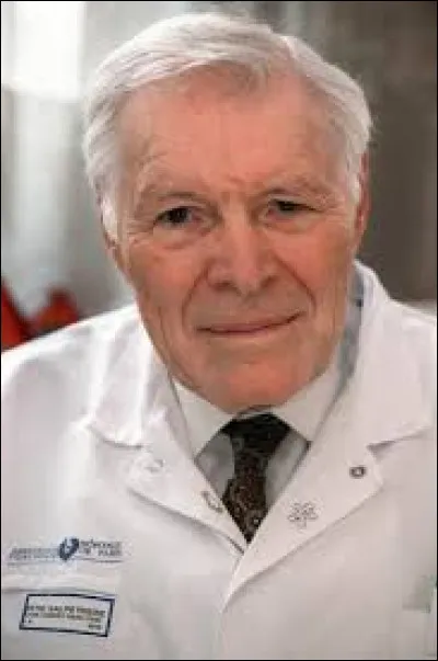 16 septembre : 
Naît à Chézy-sur-Marne (Aisne) le chirurgien et homme politique, Christian Cabrol. Il est surtout connu pour avoir réalisé la première transplantation d'un organe en Europe le 27 avril 1968. Lequel ?