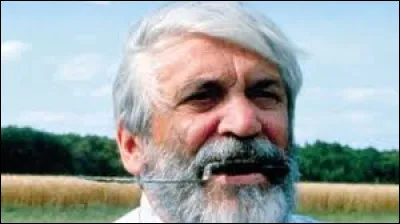 31 août : 
C'est la naissance du réalisateur Maurice Pialat. En 1987, il reçoit la Palme d'or au festival de Cannes. Pour quel film ?