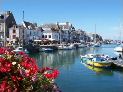 Serge Lama chante "J'aime les ports de..."