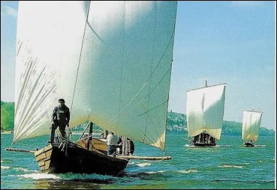 Quel artiste récemment disparu chante un recueil des chansons de mariniers de la Loire ?