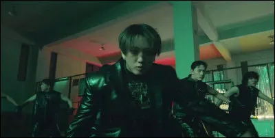 Qui a fait le solo "Ultra" ?