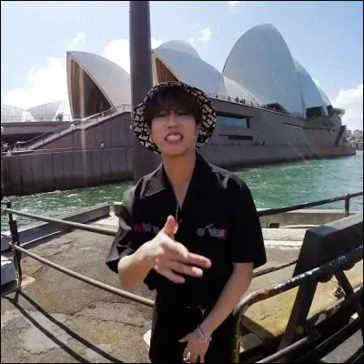 Pendant le 1er &eacute;pisode, chaque membre a choisi &agrave; l'aveugle une tenue pour passer leur premi&egrave;re nuit. Qui a obtenu le pyjama canard ?