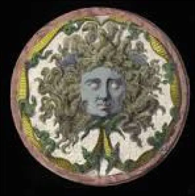 Comment sappellent ces 3 surs à la chevelure de serpent ?