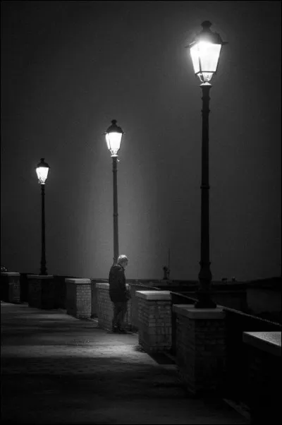 Une personne te fixe dans la rue. Que ressens-tu ?