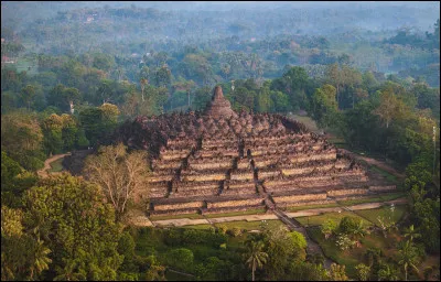 Quel est le nom de ce temple bouddhiste, situé sur l'île de Java ?