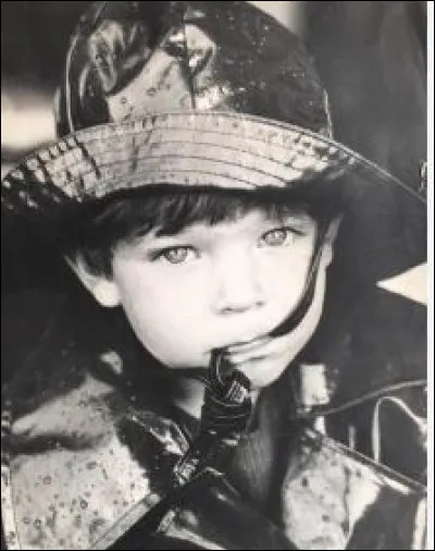 Cet acteur français était déjà très beau lorsqu'il était enfant, le reconnaissez-vous ?