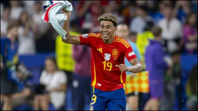 Lamine Yamal a 18 ans en février 2025 :