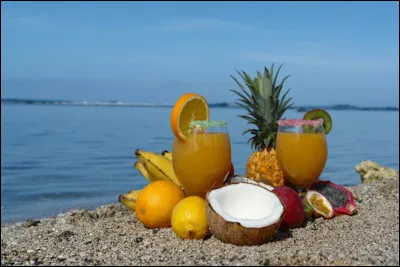 Et enfin on finit par un scandale dans la famille ! Qui chantait les mots "Toutes ces filles sont tes surs et ta mère ne le sait pas"... "Ton père n'est pas ton père et ton père ne le sait pas, Oh Mama, quel scandale si papa savait ça" ?