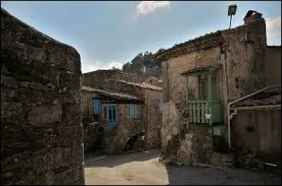 Nous terminons notre balade dans les rues de Saint-Vincent-de-Durfort. Village de l'aire d'attraction Privadoise, il se situe dans le département ...