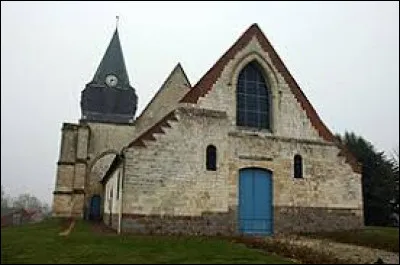 Voici l'église Saint-Gervais-et-Saint-Protais, à Querrieu. Village de la métropole Amiénoise, il se situe dans le département ...