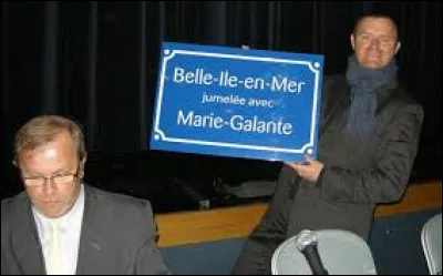 À qui doit-on la chanson "Belle-Île-en-Mer, marie Galante" ?