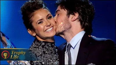 Elle a gagné le prix de la meilleure alchimie sur écran avec son collègue de la série "Vampire Diaries" :