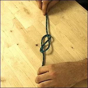 Lequel de ces nuds fait au bout d'une corde l'empche de glisser d'une poulie .