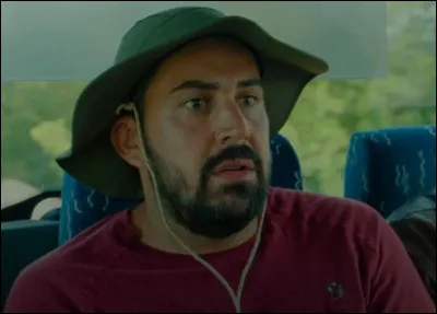 Quel est le titre de ce film ? 
Résumé : Pour échapper à la police, un fils et son père sont contraints de trouver refuge dans une colonie de vacances pour jeunes adultes en situation de handicap.