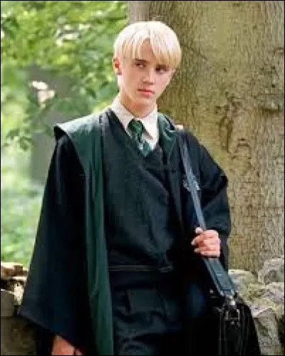 Top 7 : Drago Malefoy
En quel bois est faite sa baguette ?
