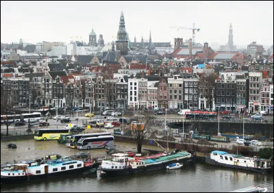 Amsterdam est la capitale des Pays-Bas.