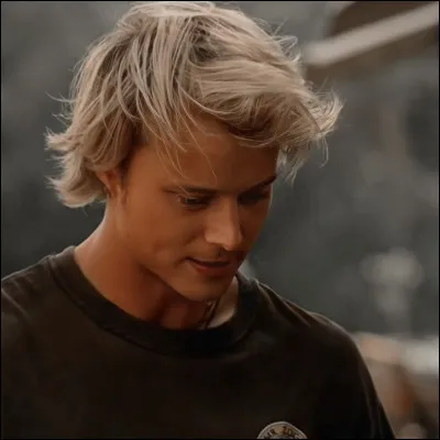 Quel est le véritable nom de famille de JJ ?