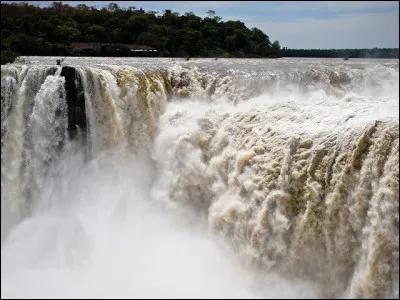 En 1963, un conflit oppose l'Algérie et le Maroc pour l'actuel Sahara Occidental, ce conflit s'appelle La Guerre des ... !