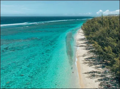Comment appelle-t-on les habitants de l'île ?