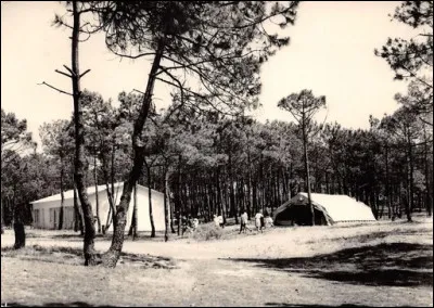 Quels étaient les promoteurs des premières colonies en dur ?