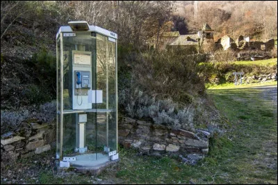 En France, la dernière cabine téléphonique en fonctionnement se trouve dans la commune de Murbach près de Mulhouse. Dans quel département est-elle ?