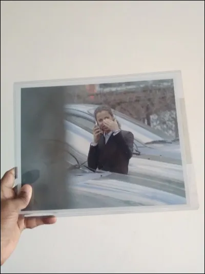 Photographie de l'agent Perez (Athena Karkanis) surveillée dans un volet de la saga Saw. Lequel est-ce ?