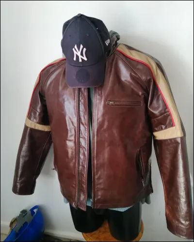 Dans quel film peut-on voir Tom Cruise porter ce blouson ?