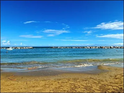 La mer Adriatique borde la côte est de l'Italie.