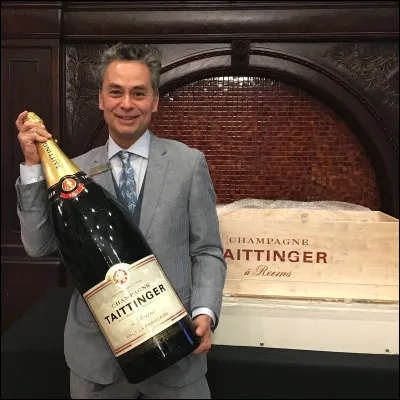 Quel est le nom de ce flacon en N qui contient 20 bouteilles de Champagne ?