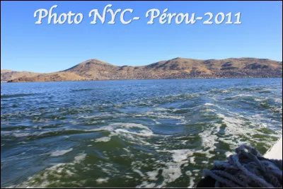Quel est ce lac en T situé à 3 812 m d'altitude qui sert de frontière entre le Pérou et la Bolivie ?