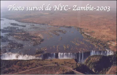 Quel est ce fleuve en Z qui prend sa source en Zambie et qui après un parcours de 2 750 km se jette dans l'océan Indien ?