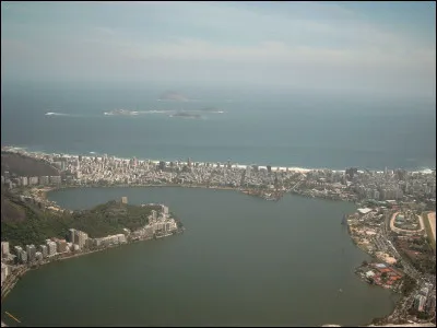 Quel est ce quartier aisé, chic et branché en I , berceau de la Bossa nova, situé à Rio de Janeiro ?