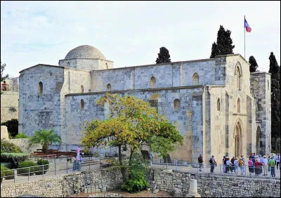 Dans quelle ville l'église Sainte-Anne est-elle située ?