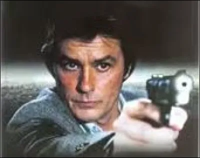 Dans "Trois Hommes à abattre", quel personnage interprétait Alain Delon ?