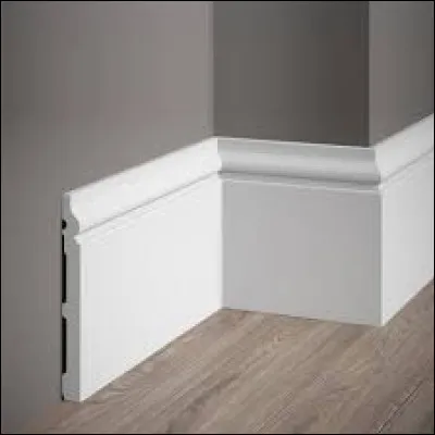 Armand vient de refaire les __________ de sa maison.