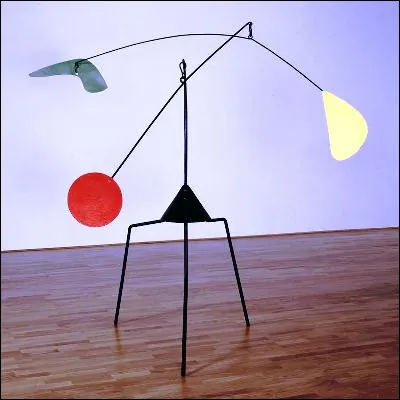 Quel artiste américain a présenté pour la première fois en 1932 ses assemblages de formes animées ?