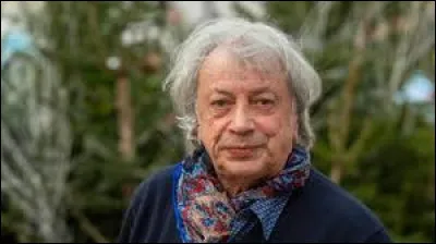 Hervé Vilard est un auteur-compositeur-interprète né en 1946. Précoce, il connait son premier succès en 1965. Quelle chanson le propulsera sur le devant de la scène ?