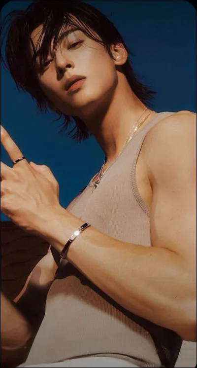 Ah mais, voyons à quel point tu connais ton bias ! Sais-tu les informations suivantes : Son nom réel, sa date de naissance, sa nationalité, ses signes astrologiques normaux et chinois ?