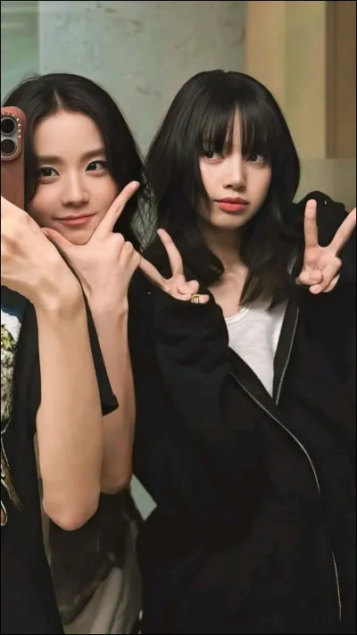 Quelle membre de Blackpink est connue pour ses talents de danseuse principale ?