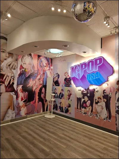 Quel groupe a été le premier à se produire dans un stade aux États-Unis ?