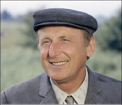 Quelle est l'identité de cet humoriste, chanteur et acteur français, dit Bourvil ?