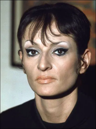 Quelle est l'identité de cette autrice-compositrice-interprète française, dite Barbara ?